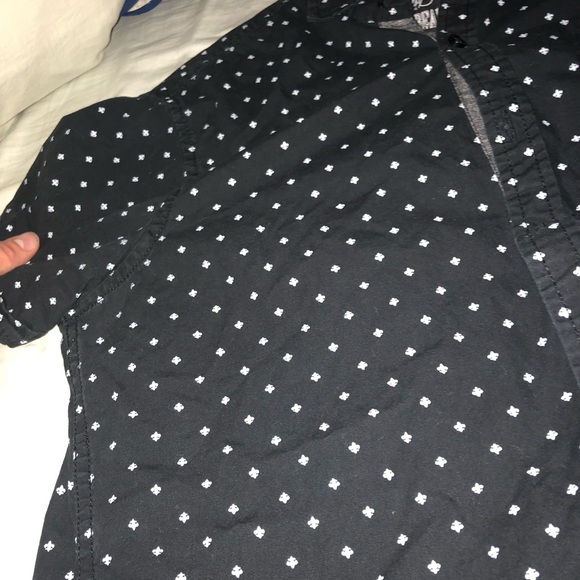 Men’s short sleeve button up - Picture 2 of 6